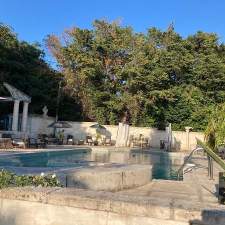Gite Encore Un Soir Hyeres Bagian luar foto