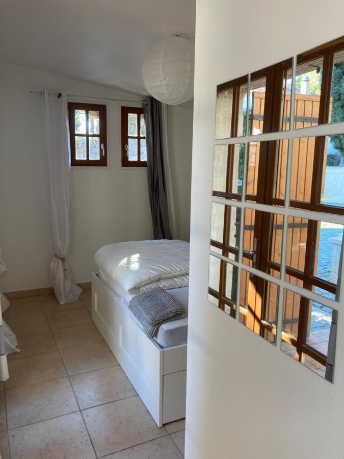 Gite Encore Un Soir Hyeres Bagian luar foto