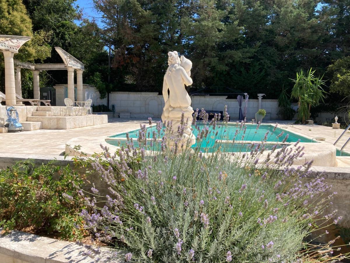 Gite Encore Un Soir Hyeres Bagian luar foto