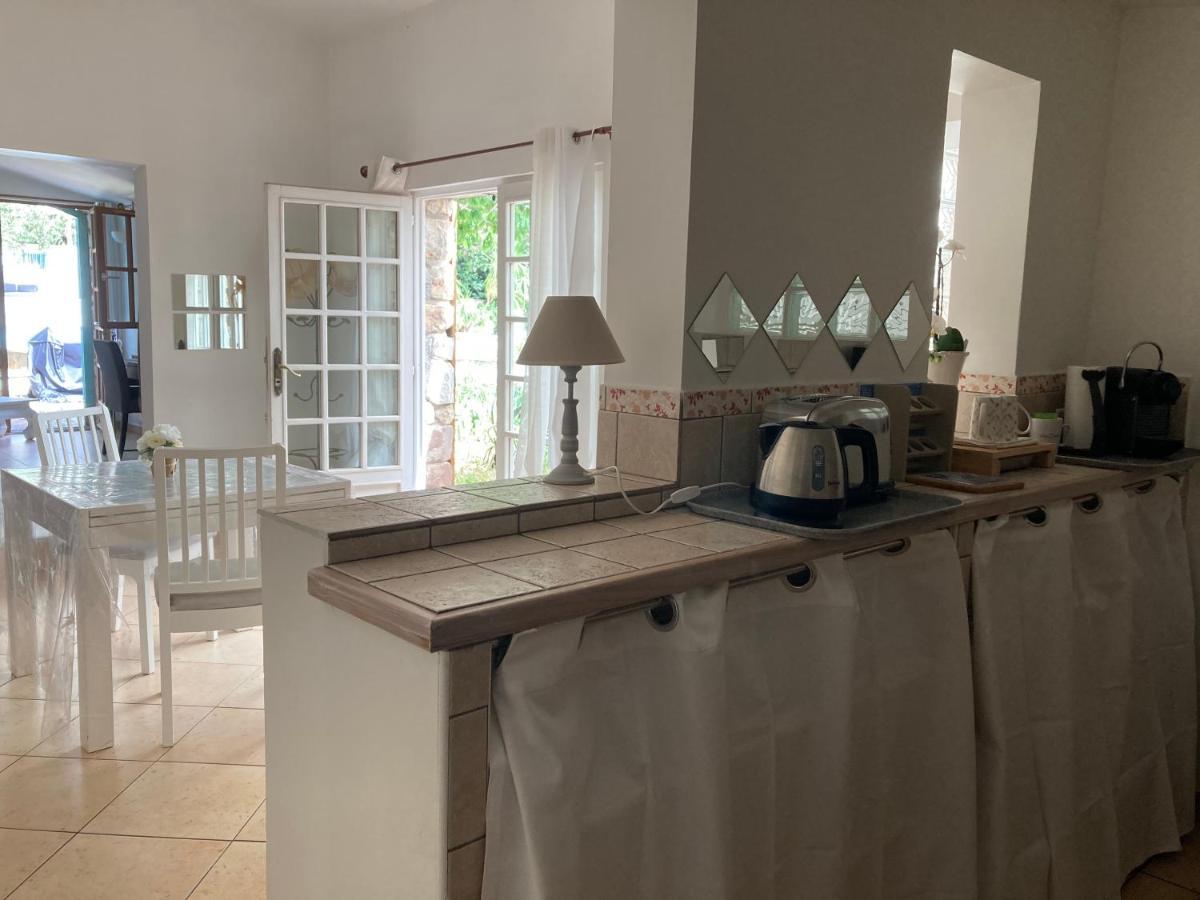 Gite Encore Un Soir Hyeres Bagian luar foto