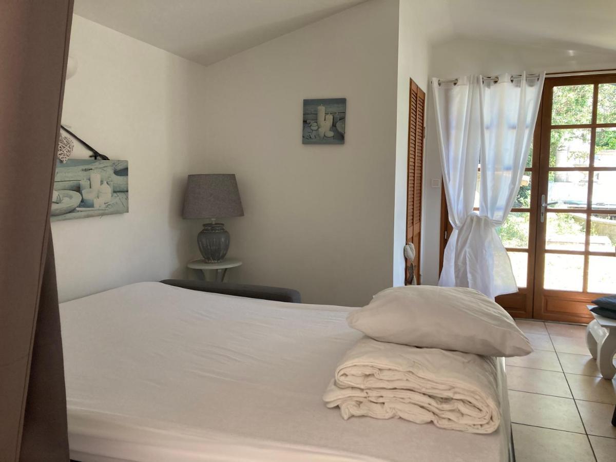 Gite Encore Un Soir Hyeres Bagian luar foto