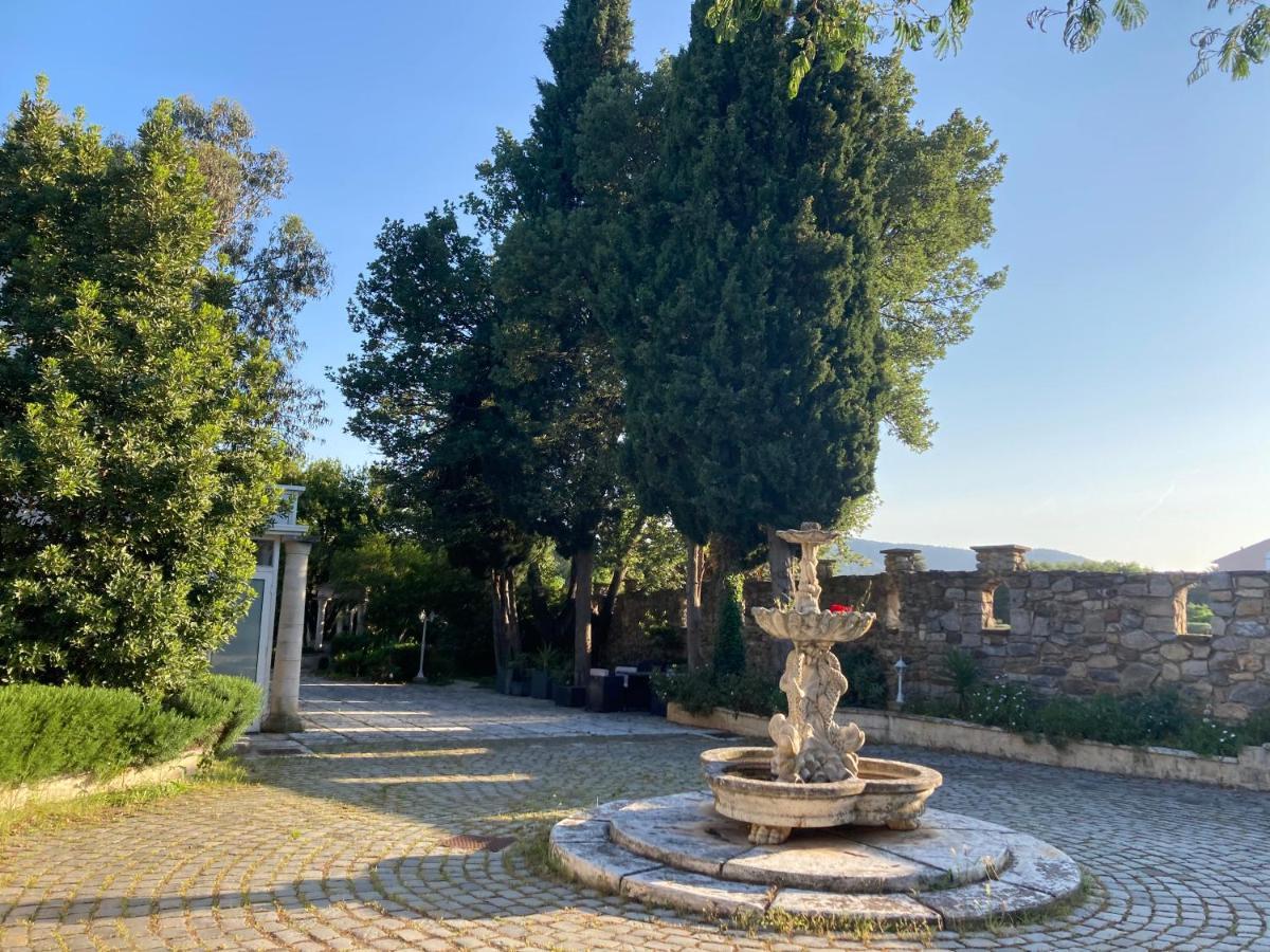Gite Encore Un Soir Hyeres Bagian luar foto